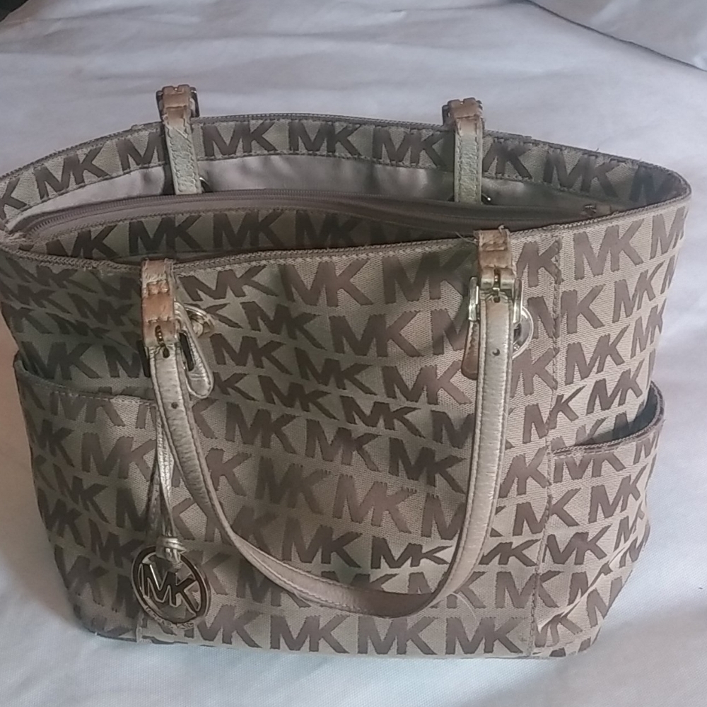 A Michael Kors purse gently used